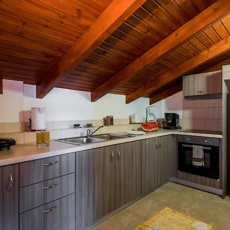 Апартаменты Makris House *